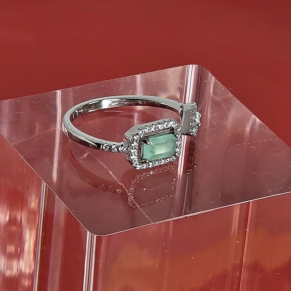 925 Sterling Silver Open Band Sz 6.5 with Natural Octagon 6x4mm Emerald Gemstone - Picture 7 of 9